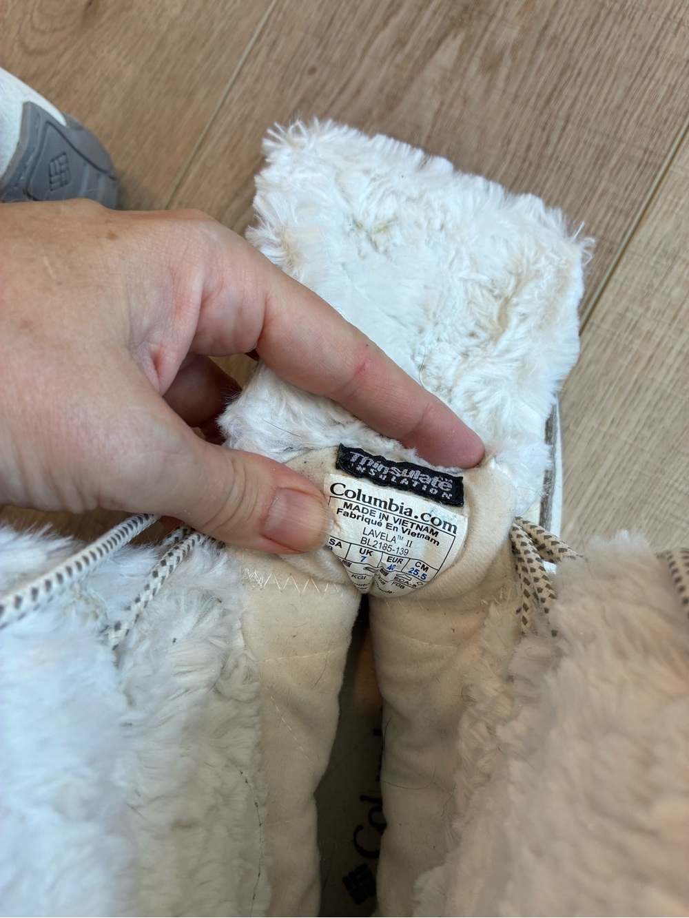 Columbia Lavella 2 suede Winter Faux-Fur Lace-Up Snow Boots white waterproof 9 - Picture 8 of 8